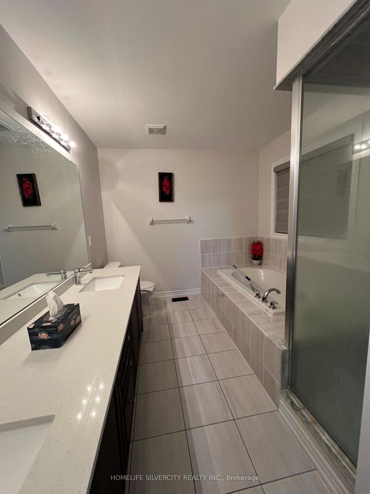 Photo 12 at 88 Roulette Crescent, Northwest Brampton, Brampton