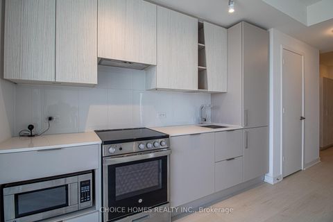 Photo 4 at 711 - 3900 Confederation Parkway, City Centre, Mississauga