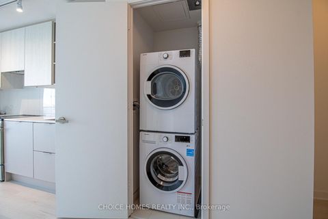 Photo 16 at 711 - 3900 Confederation Parkway, City Centre, Mississauga