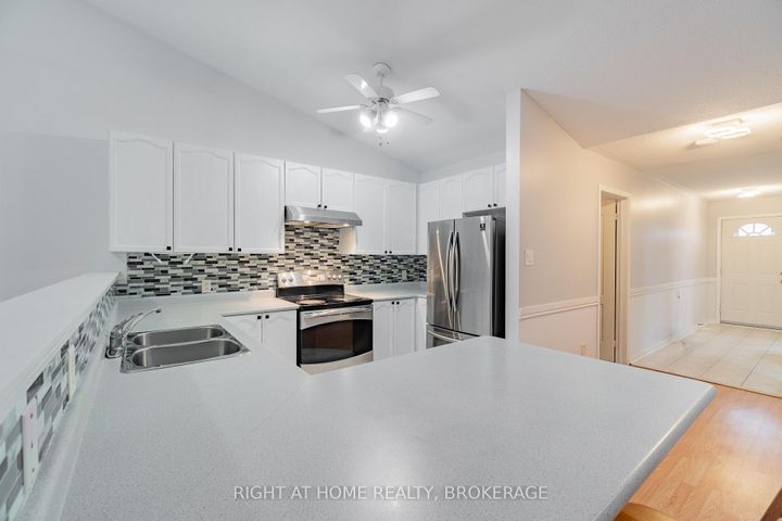 Photo 8 at 33 Atwood Avenue, Georgetown, Halton Hills