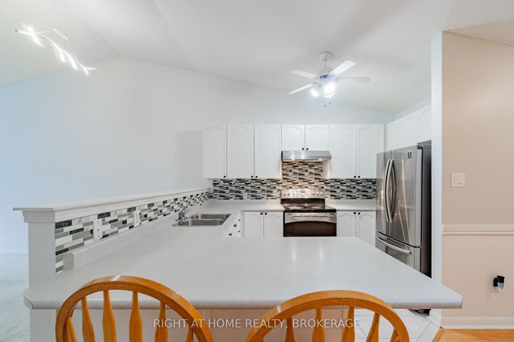 Photo 9 at 33 Atwood Avenue, Georgetown, Halton Hills