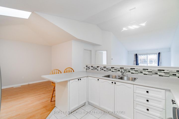 Photo 10 at 33 Atwood Avenue, Georgetown, Halton Hills