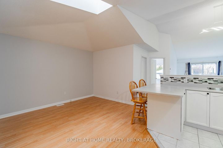 Photo 12 at 33 Atwood Avenue, Georgetown, Halton Hills