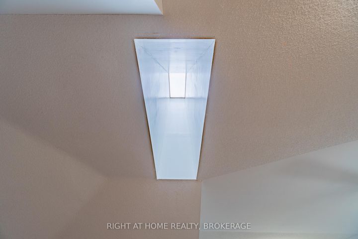 Photo 13 at 33 Atwood Avenue, Georgetown, Halton Hills