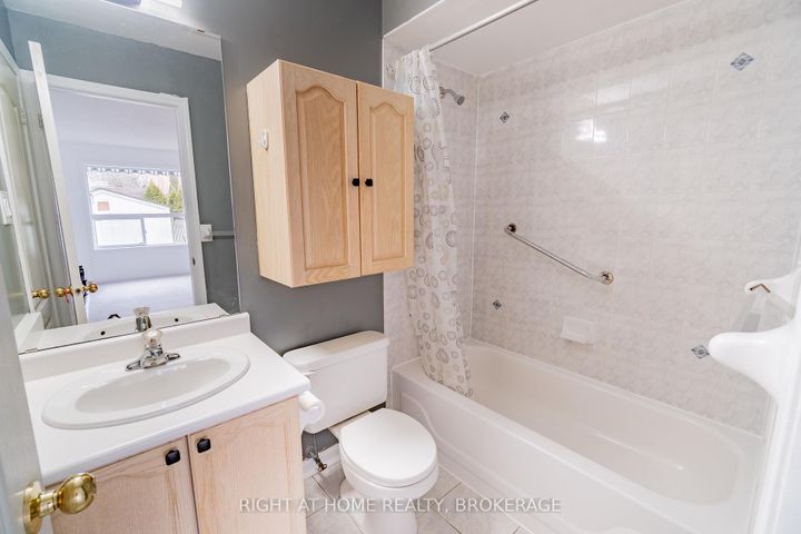 Photo 17 at 33 Atwood Avenue, Georgetown, Halton Hills