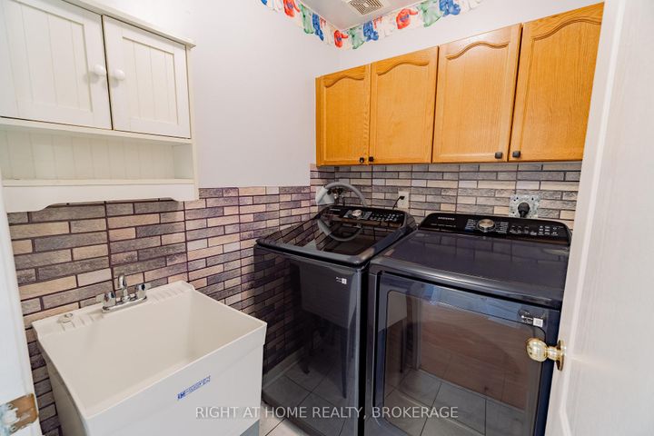 Photo 21 at 33 Atwood Avenue, Georgetown, Halton Hills