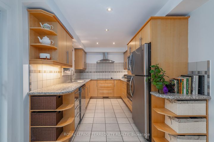 Photo 12 at 6 Earlington Avenue, Kingsway South, Toronto