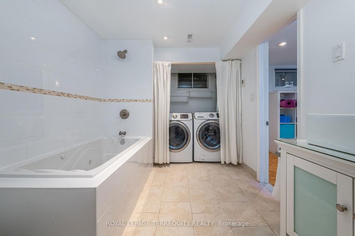 Photo 34 at 6 Earlington Avenue, Kingsway South, Toronto