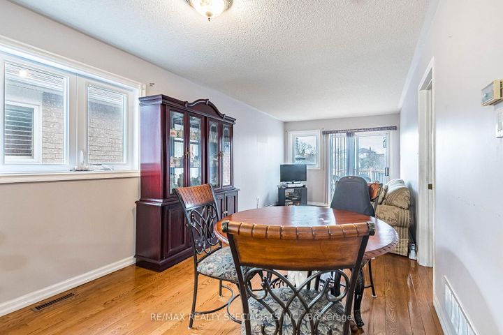 Photo 11 at 48 Saddletree Trail, Brampton West, Brampton