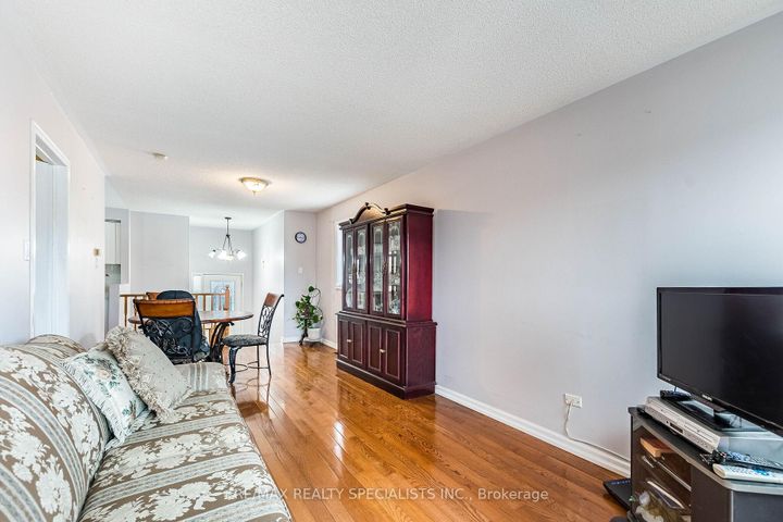 Photo 14 at 48 Saddletree Trail, Brampton West, Brampton