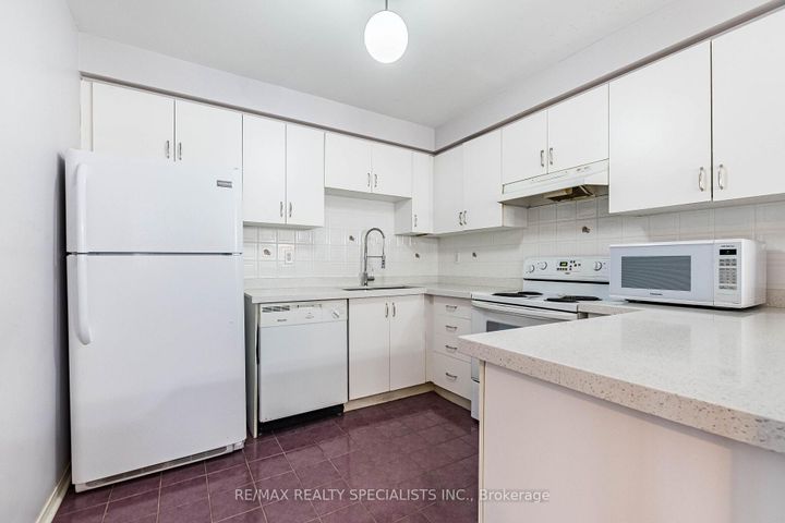 Photo 17 at 48 Saddletree Trail, Brampton West, Brampton