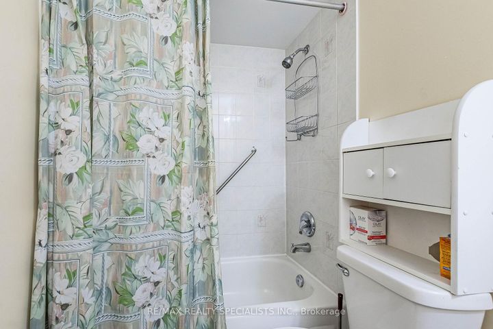 Photo 25 at 48 Saddletree Trail, Brampton West, Brampton