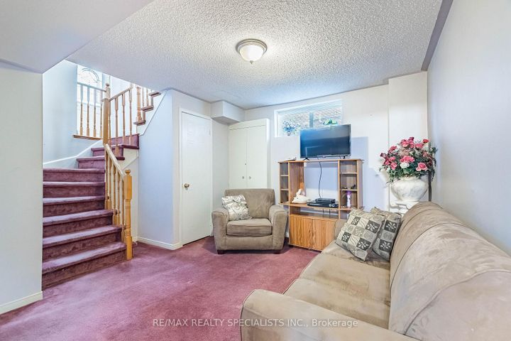 Photo 33 at 48 Saddletree Trail, Brampton West, Brampton