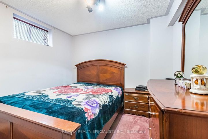 Photo 34 at 48 Saddletree Trail, Brampton West, Brampton