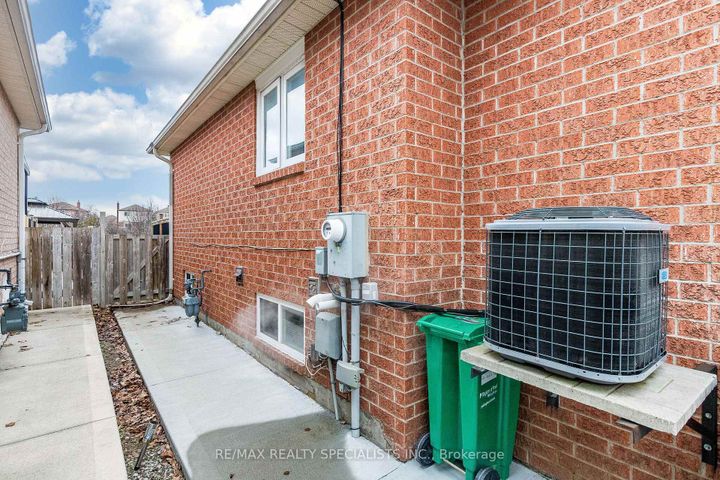 Photo 48 at 48 Saddletree Trail, Brampton West, Brampton