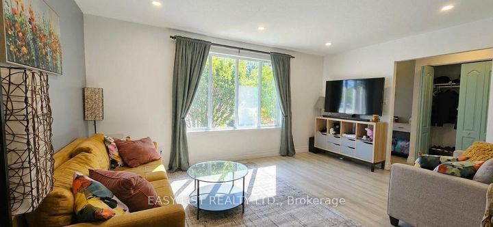 Photo 3 at 1320 Odessa Crescent, CP College Park, Oakville