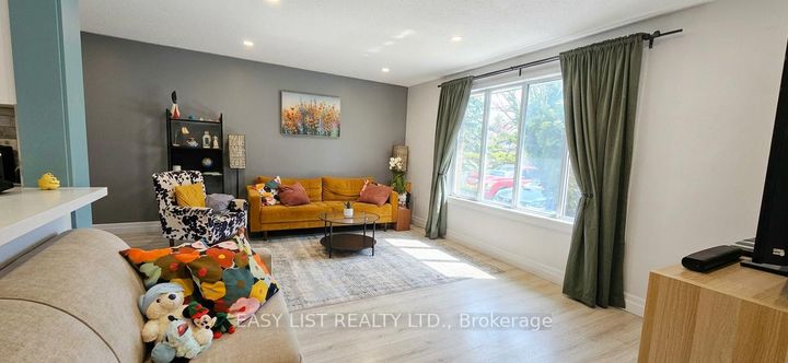 Photo 4 at 1320 Odessa Crescent, CP College Park, Oakville