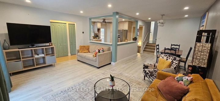 Photo 5 at 1320 Odessa Crescent, CP College Park, Oakville