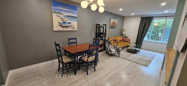 Photo 7 at 1320 Odessa Crescent, CP College Park, Oakville