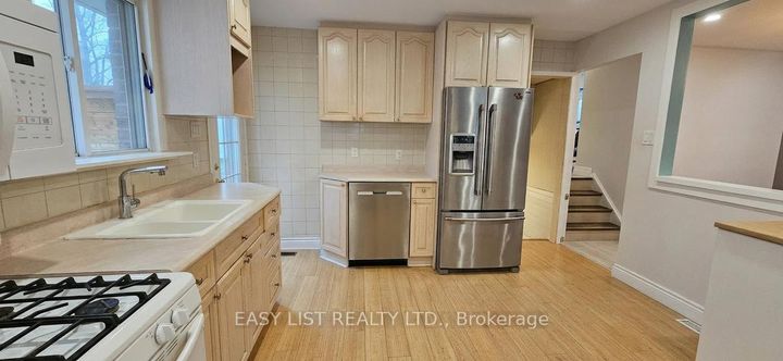 Photo 9 at 1320 Odessa Crescent, CP College Park, Oakville