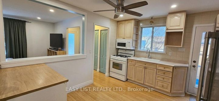 Photo 10 at 1320 Odessa Crescent, CP College Park, Oakville