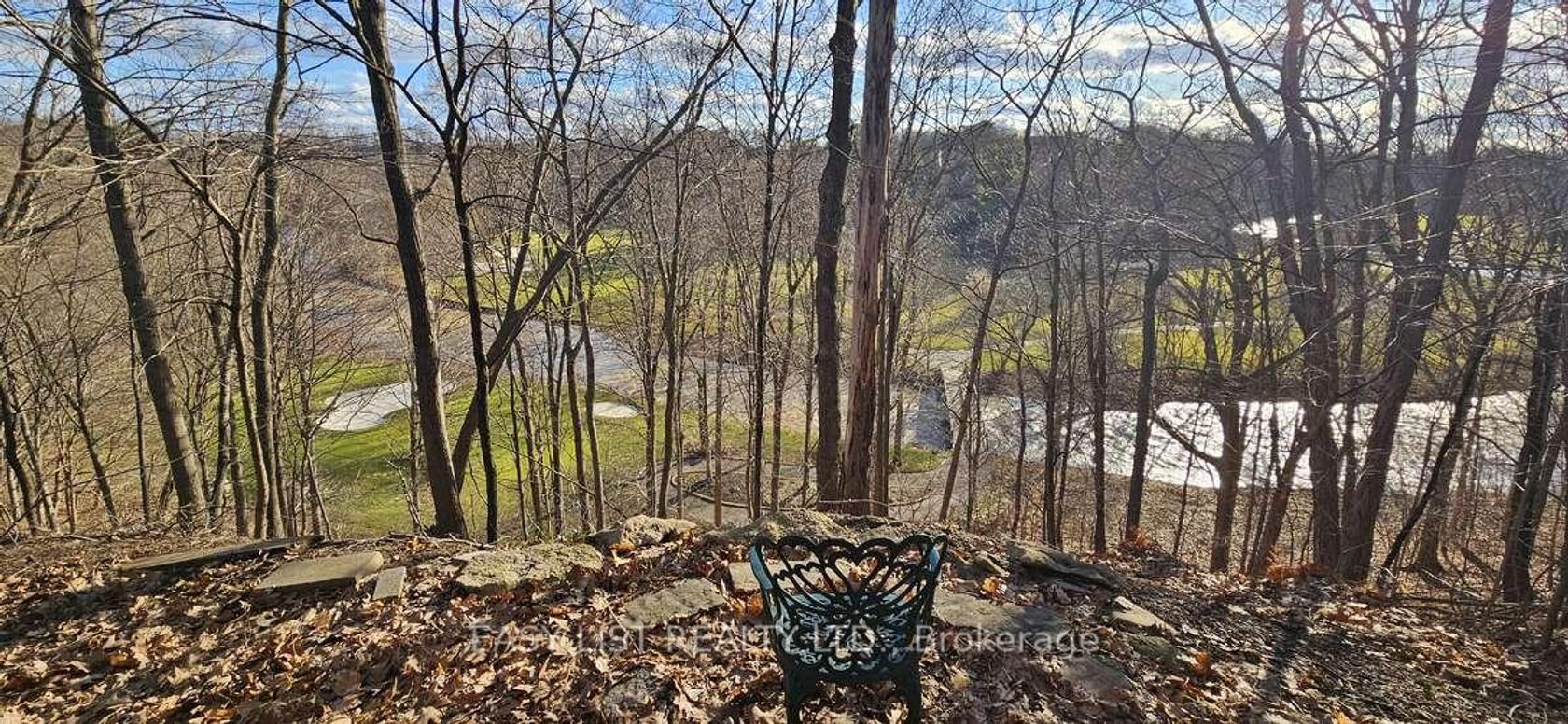 1320 Odessa Crescent, CP College Park, Oakville by Loree Meneguzzi Real Estate 1320 Odessa Crescent, CP College Park, Oakville