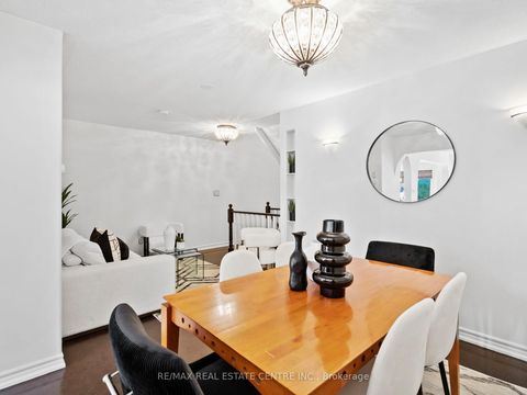 Photo 9 at 27 Martell Gate, Bayview Northeast, Aurora