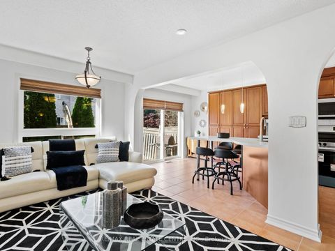 Photo 10 at 27 Martell Gate, Bayview Northeast, Aurora