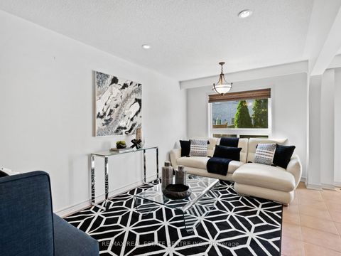 Photo 11 at 27 Martell Gate, Bayview Northeast, Aurora