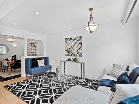 Photo 12 at 27 Martell Gate, Bayview Northeast, Aurora