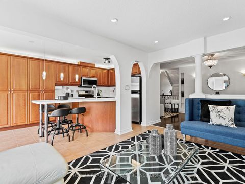 Photo 13 at 27 Martell Gate, Bayview Northeast, Aurora