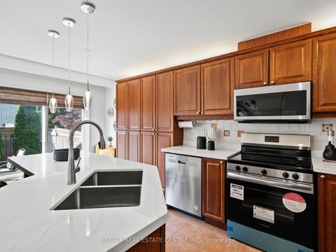 Photo 14 at 27 Martell Gate, Bayview Northeast, Aurora