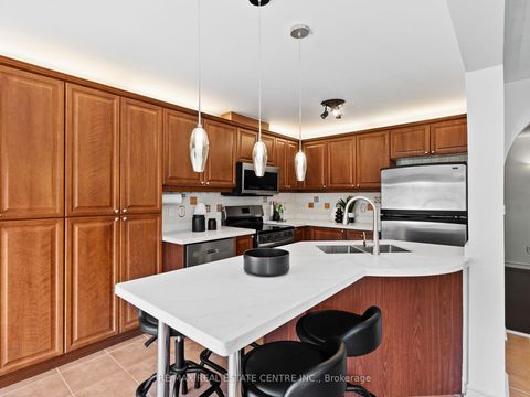 Photo 15 at 27 Martell Gate, Bayview Northeast, Aurora