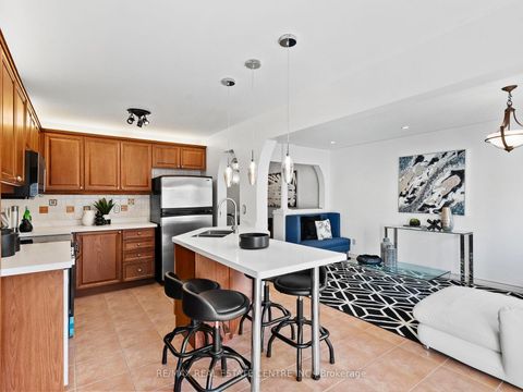 Photo 16 at 27 Martell Gate, Bayview Northeast, Aurora