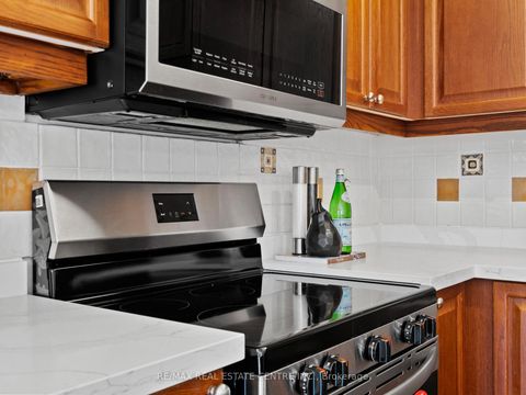 Photo 18 at 27 Martell Gate, Bayview Northeast, Aurora