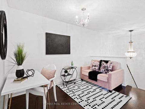 Photo 20 at 27 Martell Gate, Bayview Northeast, Aurora