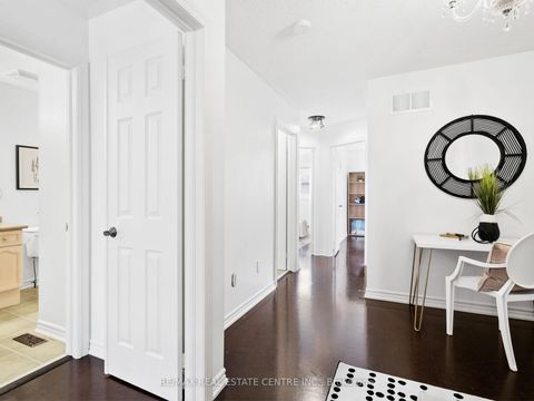 Photo 22 at 27 Martell Gate, Bayview Northeast, Aurora