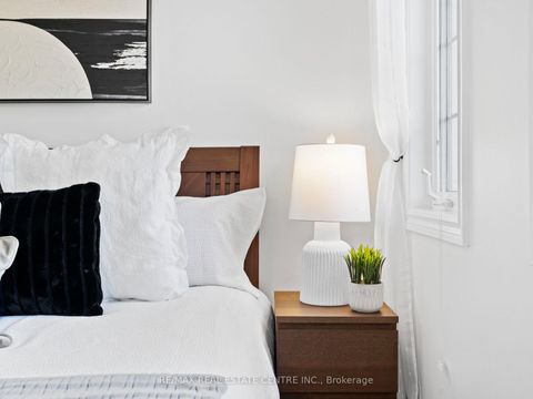 Photo 25 at 27 Martell Gate, Bayview Northeast, Aurora