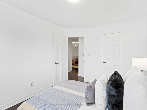 Photo 32 at 27 Martell Gate, Bayview Northeast, Aurora