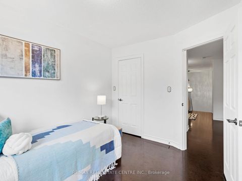 Photo 35 at 27 Martell Gate, Bayview Northeast, Aurora