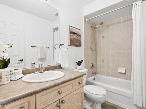 Photo 37 at 27 Martell Gate, Bayview Northeast, Aurora