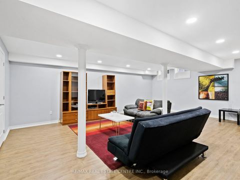 Photo 40 at 27 Martell Gate, Bayview Northeast, Aurora