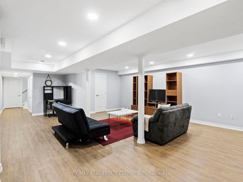 Photo 41 at 27 Martell Gate, Bayview Northeast, Aurora