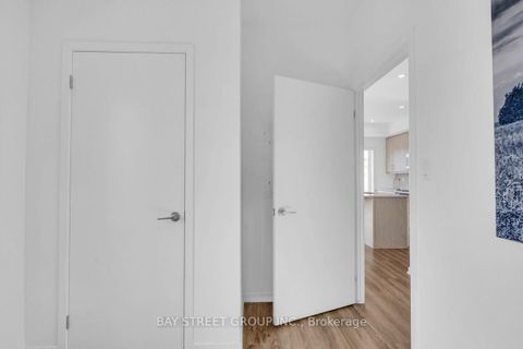 Photo 9 at 268 - 150 Honeycrisp Crescent, Vaughan Corporate Centre, Vaughan