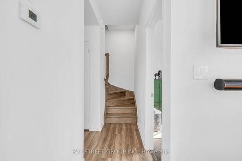 Photo 11 at 268 - 150 Honeycrisp Crescent, Vaughan Corporate Centre, Vaughan