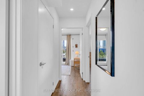 Photo 13 at 268 - 150 Honeycrisp Crescent, Vaughan Corporate Centre, Vaughan