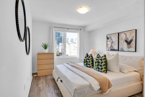 Photo 14 at 268 - 150 Honeycrisp Crescent, Vaughan Corporate Centre, Vaughan