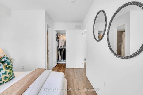 Photo 15 at 268 - 150 Honeycrisp Crescent, Vaughan Corporate Centre, Vaughan