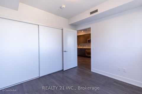 Photo 8 at 2413 - 2550 Simcoe Street N, Windfields, Oshawa