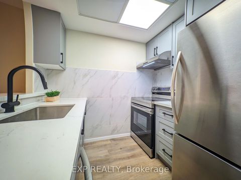 Photo 5 at 1704 - 7 Bishop Avenue, Newtonbrook East, Toronto